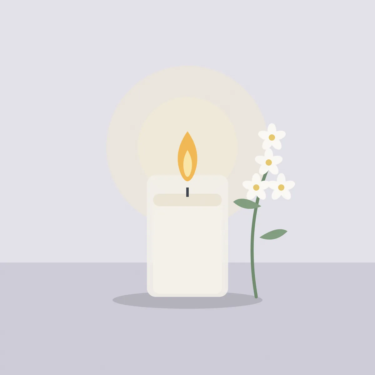 Una vela encendida y flores blancas